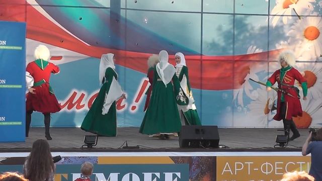 Студенты РУДН в Урюпинске 2018г. Чеченский танец. смотреть онлайн
