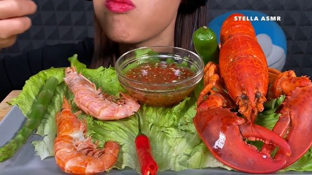 ASMR EATING LOBSTER CUTTLEFISH MUSSEL ARGENTINE SHRIMP ASPARAGUS CHILLI IN RED SPICY SAUCE Sounds смотреть онлайн