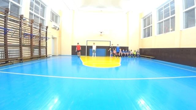 Профессиональная подготовка футболистов: "Гонки - лягушки с разворотами" (НЕ ПОВТОРЯТЬ = ОПАСНО!!!) смотреть онлайн