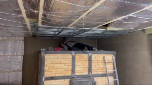 Утепление стен и потолка в общественной бане. Монтаж фольги для защиты утеплителя от попадания влаг