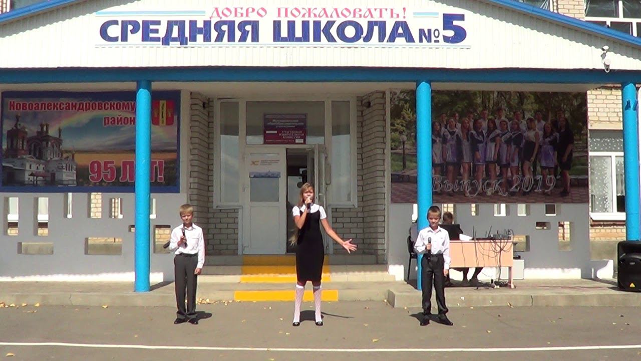 Таня Сережа Саша Ивановы песня русский парень