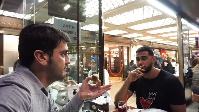 BEST TURKISH DESSERTS IN ISTANBUL (Karakoy Gulluoglu) смотреть онлайн