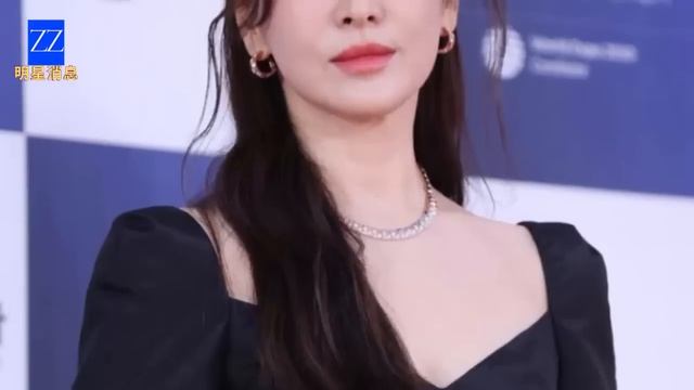 Lee Min Ho Congratulated Song Hye Kyo On Winning The Blue Dragon Daesang Series Award