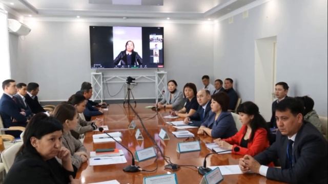 Преподавательница университета сломала челюсть девушке в Караганде смотреть онлайн