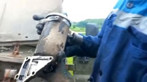 Замена масляного фильтра на двигателе ЗМЗ 24.