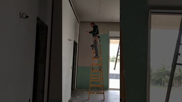Ходим на стремянке смотреть онлайн