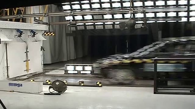 Volvo V70 | 2005 | NCAP Frontal Crash Test By NHTSA (17)