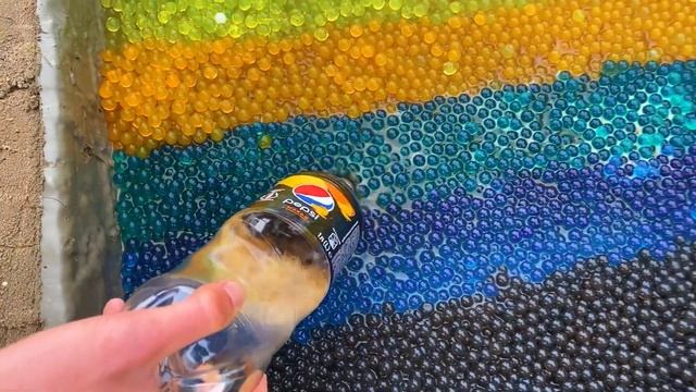 POP IT Logo in the Hole with Orbeez, Coca Cola, Fanta, Sprite and Mentos смотреть онлайн