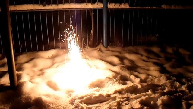 Новогодние лайфхаки с петардами! Делаем и проверяем!| Новогодний выпуск смотреть онлайн