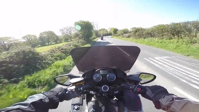 ZZR 1400 (ZX14) Vs GTR1400 (Concourse)