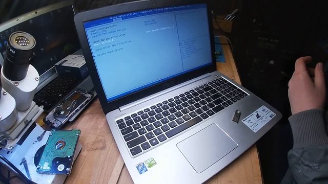 Замена HDD на SSD в ноутбуке, установка Windows. смотреть онлайн