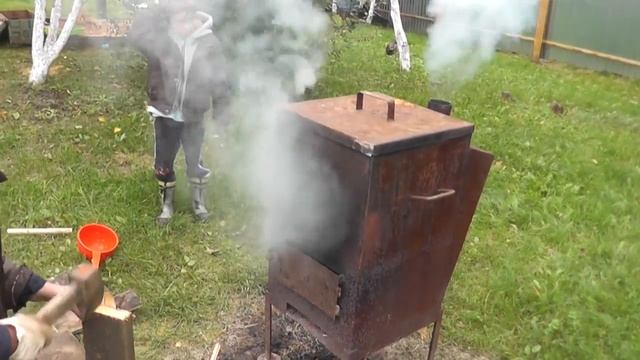 Коптим рыбку в саду! Раритетная коптильня! Секретики Матвея! смотреть онлайн