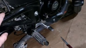 Регулировка заднего тормоза на Bajaj Pulsar 180.