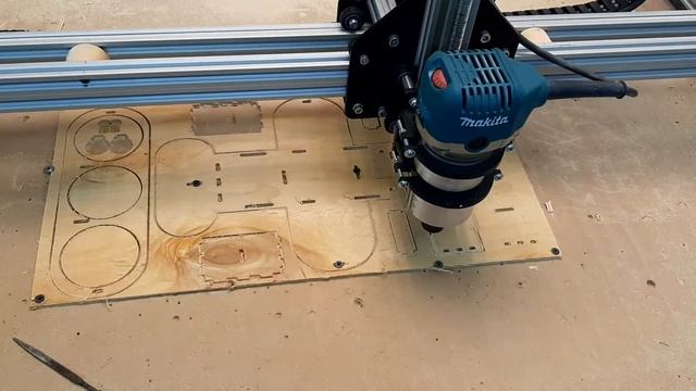Первая работа на фрезерном станке с ЧПУ. Бюджетный ЧПУ станок по дереву. Бизнес на ЧПУ. #Чпу смотреть онлайн
