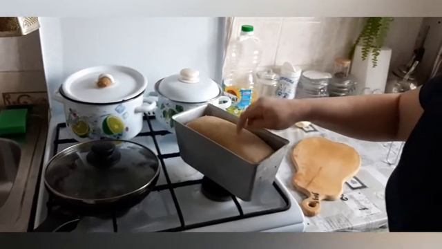 ВЛОГ : ОТЖАЛА ЦВЕТЫ У СВЕКРОВИ / ПРОБУЮ ПЕЧЬ ХЛЕБ смотреть онлайн