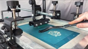 Трафаретный станок для печати по цилиндрическим поверхностям Azimut. Шелкография на стаканах.