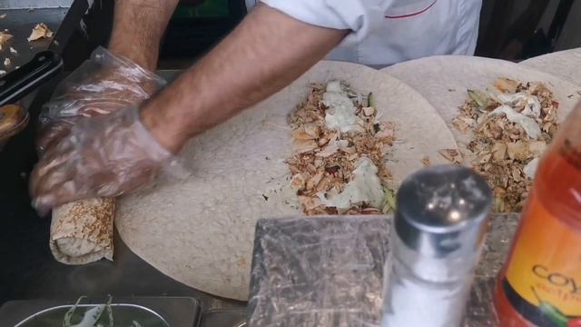 Мукбанг огурцы и рассказы и прогулка по Москве по делам! Сосиска ужин! Цветы! Влог мой день