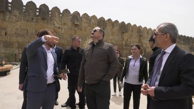 Сергею Меликову представили сквер «Даш-капы» в Дербенте смотреть онлайн