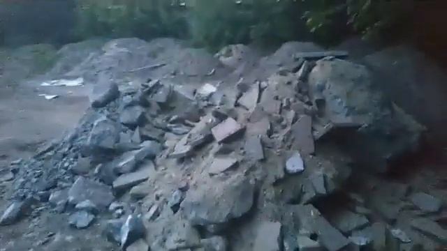 Демонтированная плитка и бетон с памятника Ленину выброшены в жилой зоне Лисичанска?! смотреть онлайн