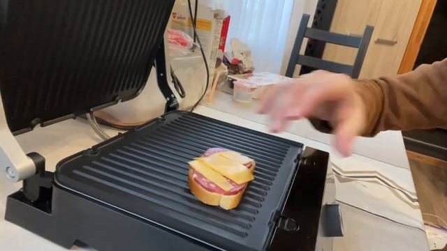 Электрогриль Kitfort KT 1653 «Китфорт» «Kitfort» проверка нагревания и жарим бутербродик смотреть онлайн