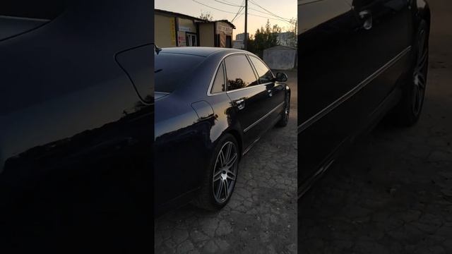 Audi A8 Long W12.