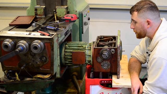 Frézka Strigon MF 250-01 - 12.díl - rozebírání konzoly, broušení a příprava na lak смотреть онлайн