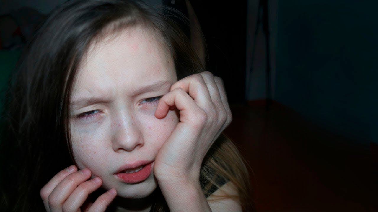 МЕНЯ ИЗБИЛА БАБУШКА... смотреть онлайн