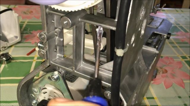 Устранения клина Janome VS54S.Часть1. смотреть онлайн