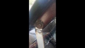 Регулировка зазора капота петлями