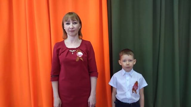 семья Решетниковых, МКДОУ Детский сад № 19 Тополёк, стихотворение Спасибо героям! смотреть онлайн