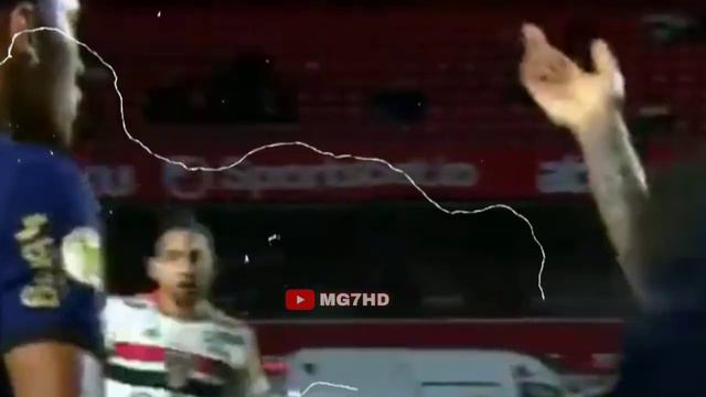 TRETA!! Du Queiroz e Liziero se estranham e acaba tendo uma confusão no campo!! смотреть онлайн