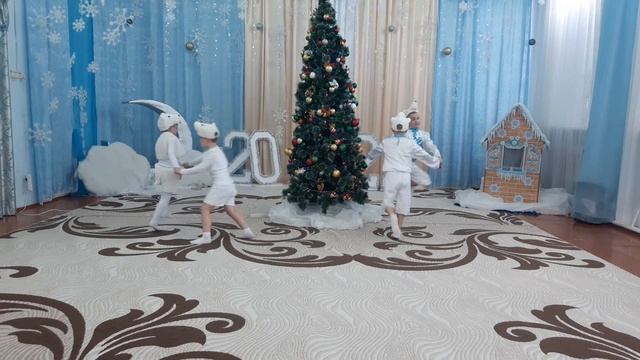 Танец белых медведей. Новогодний утренник. смотреть онлайн