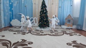 Танец  белых медведей. Новогодний утренник.