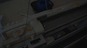 Детский джемпер на вязальной машине Silver Reed children's sweater knitting machine