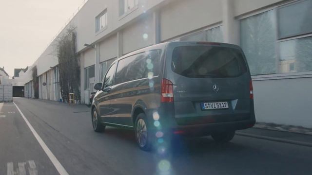 The new Mercedes-Benz Vito & eVito Tourer - rear-view mirror смотреть онлайн