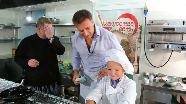 Дети готовят завтрак. Сырники, оладьи, яичница, манная каша смотреть онлайн