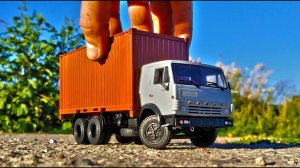 Модель грузовика КАМАЗ контейнеровоз 53212 с поворотными колесами масштаб 1/43. Про машинки.