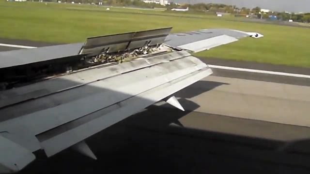 LĄDOWANIE WARSZAWA - LANDING WARSAW AIRPORT смотреть онлайн