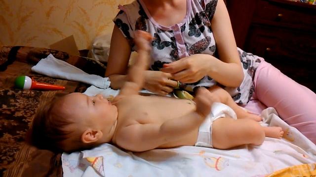 Уход за ногтями младенца. How To Trim Your Baby's Nails смотреть онлайн
