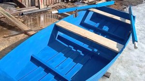 Деревянная лодка.