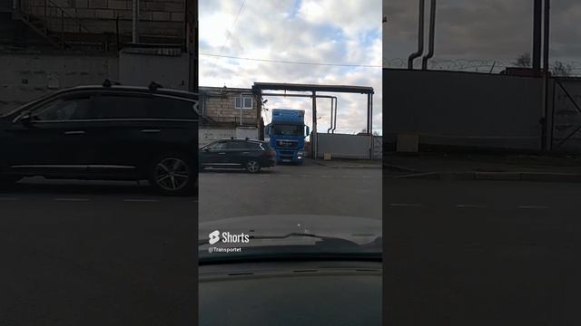 Выезжает фура с базы #Shorts #фура смотреть онлайн