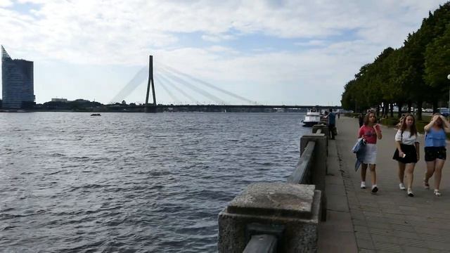 Рига: набережная у старой части города смотреть онлайн