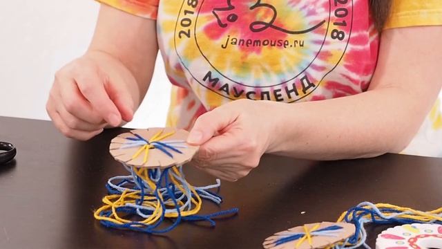 Как плести шнур кумихимо или браслет дружбы. Фенечки из ниток на круглом станке