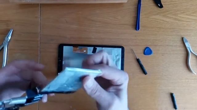 Менял тачпад, сломал дисплей. Неудачный ремонт планшета смотреть онлайн