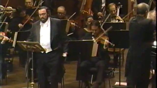 Luciano Pavarotti Sings 