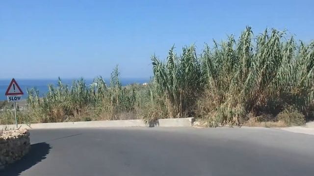 Sur la route à Gozo, vue sur le Blue Lagoon de Comino смотреть онлайн
