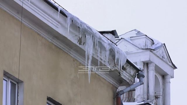 Очистка дорог, лестничных маршей и крыш от снега и наледи–одна из главных тем прошедшего аппаратног смотреть онлайн