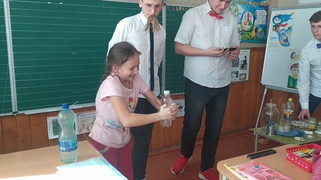 Фізика навколо нас. Тиждень фізики. Керівник Корнелюк Іван Степанович смотреть онлайн