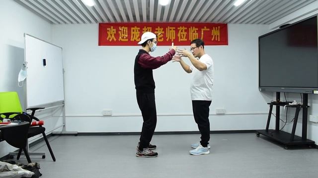 Mr. Pang in Guangzhou Xingyi Tai Chi fight training (1) смотреть онлайн