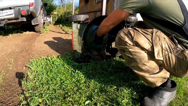 Ушатал газонокосилку, разбираюсь с освещением в гараже. смотреть онлайн